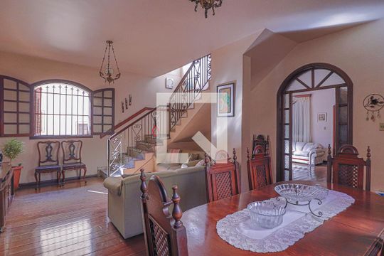 Sala 2 de casa à venda com 6 quartos, 360m² em Cachoeirinha, Belo Horizonte