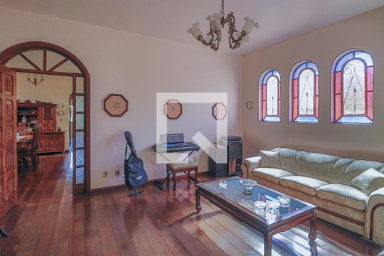 Casa à venda com 6 quartos, 360m² em Cachoeirinha, Belo Horizonte