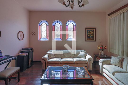 Sala 1 de casa à venda com 6 quartos, 360m² em Cachoeirinha, Belo Horizonte