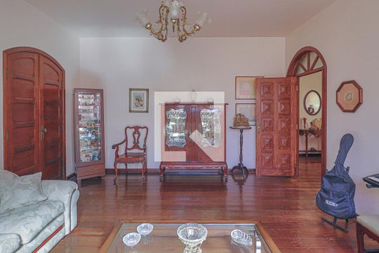 Sala 1 de casa à venda com 6 quartos, 360m² em Cachoeirinha, Belo Horizonte