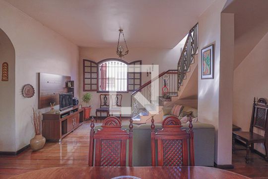 Sala 2 de casa à venda com 6 quartos, 360m² em Cachoeirinha, Belo Horizonte