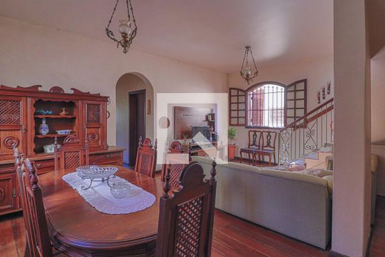 Sala 2 de casa à venda com 6 quartos, 360m² em Cachoeirinha, Belo Horizonte