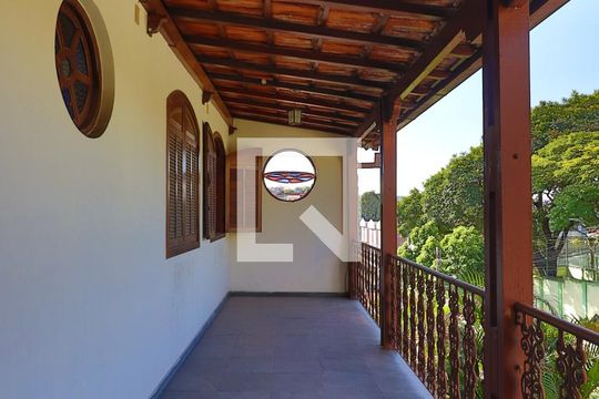 Varanda de casa à venda com 6 quartos, 360m² em Cachoeirinha, Belo Horizonte