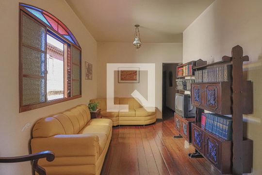 Sala 3 de casa à venda com 6 quartos, 360m² em Cachoeirinha, Belo Horizonte