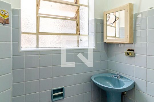 Banheiro de casa de condomínio à venda com 1 quarto, 26m² em República, São Paulo