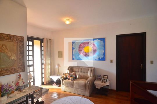 Corredor de casa à venda com 7 quartos, 200m² em Bairro Fátima, Canoas
