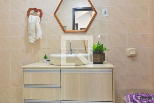 Lavabo de casa à venda com 7 quartos, 200m² em Bairro Fátima, Canoas