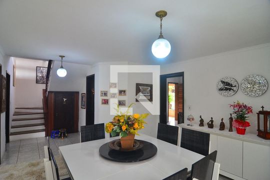 Sala de Jantar de casa à venda com 7 quartos, 200m² em Bairro Fátima, Canoas