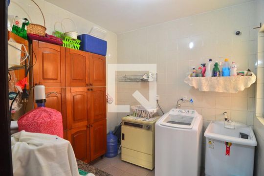Área de Serviço de casa à venda com 7 quartos, 200m² em Bairro Fátima, Canoas