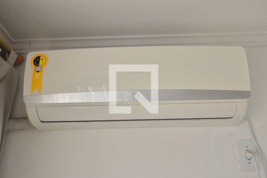 Ar condicionado de casa à venda com 7 quartos, 200m² em Bairro Fátima, Canoas