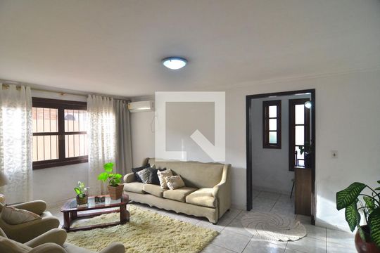 Sala de casa à venda com 7 quartos, 200m² em Bairro Fátima, Canoas