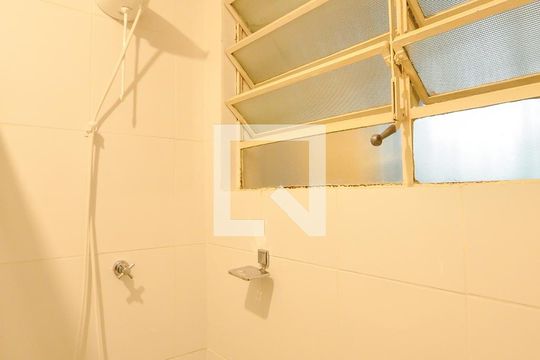 Banheiro de apartamento à venda com 1 quarto, 50m² em Cerqueira César, São Paulo