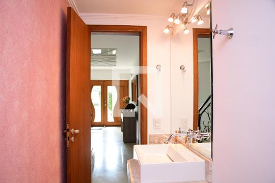 Lavabo de casa de condomínio para alugar com 4 quartos, 670m² em Jardim Passárgada I, Cotia