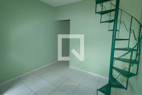 Casa para alugar com 1 quarto, 75m² em Jardim Olavo Bilac, Duque de Caxias