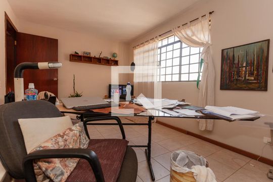Escritório de casa para alugar com 5 quartos, 460m² em Boa Vista, Curitiba