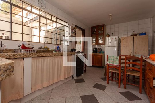 Cozinha de casa para alugar com 5 quartos, 460m² em Boa Vista, Curitiba