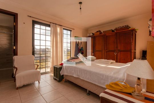 Suite de casa para alugar com 5 quartos, 460m² em Boa Vista, Curitiba