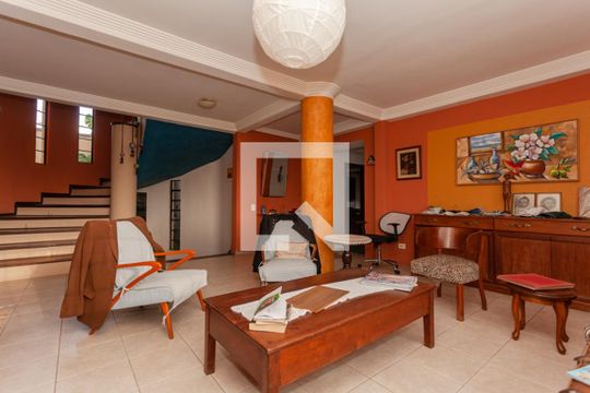 Casa para alugar com 5 quartos, 460m² em Boa Vista, Curitiba