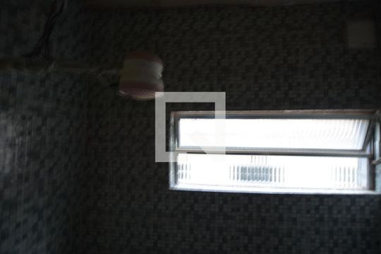Banheiro de apartamento para alugar com 1 quarto, 40m² em Brás de Pina, Rio de Janeiro