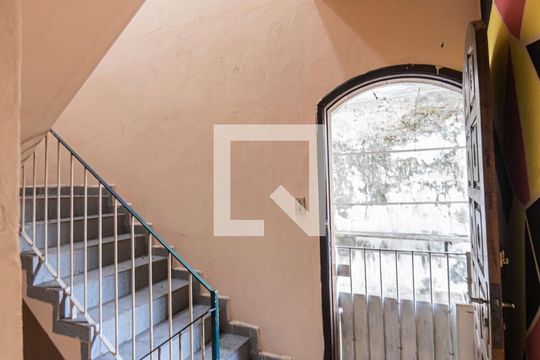 Escada de casa à venda com 2 quartos, 400m² em Vila Carrao, São Paulo