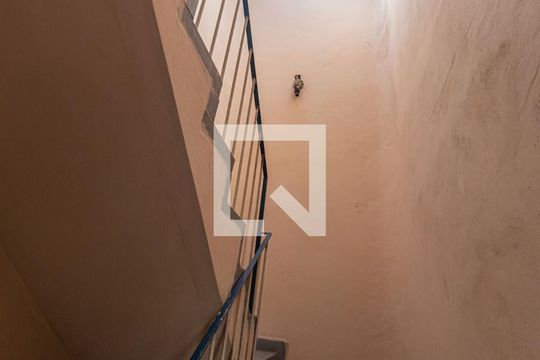 Escada de casa à venda com 2 quartos, 400m² em Vila Carrao, São Paulo