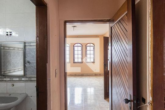 Corredor de casa à venda com 2 quartos, 400m² em Vila Carrao, São Paulo