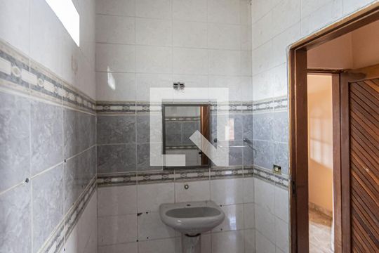 Banheiro Social de casa à venda com 2 quartos, 400m² em Vila Carrao, São Paulo