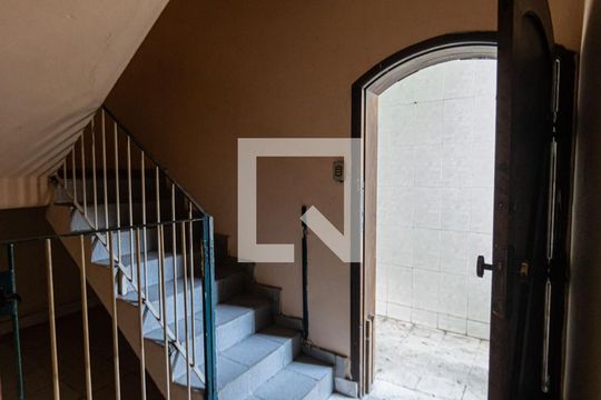 Escada de casa à venda com 2 quartos, 400m² em Vila Carrao, São Paulo