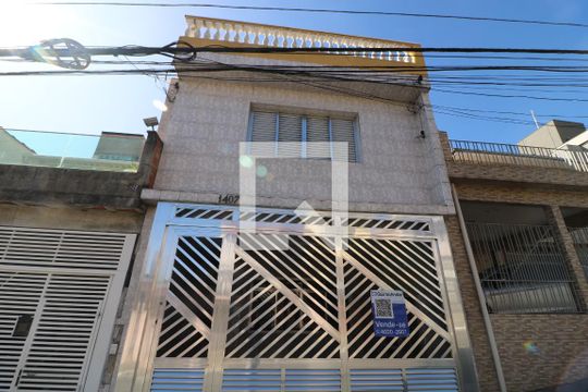 Fachada de casa à venda com 3 quartos, 140m² em Vila Ivone, São Paulo