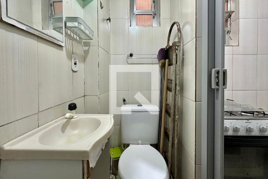 Banheiro de kitnet/studio para alugar com 1 quarto, 26m² em Centro, Rio de Janeiro
