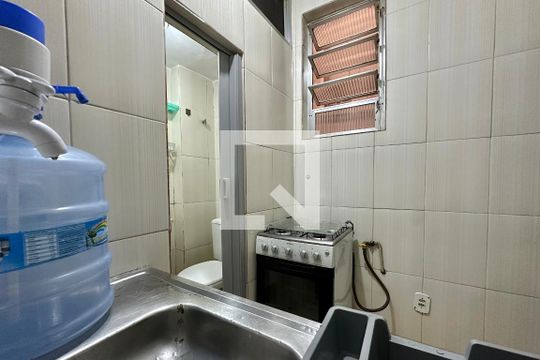 Cozinha de kitnet/studio para alugar com 1 quarto, 26m² em Centro, Rio de Janeiro