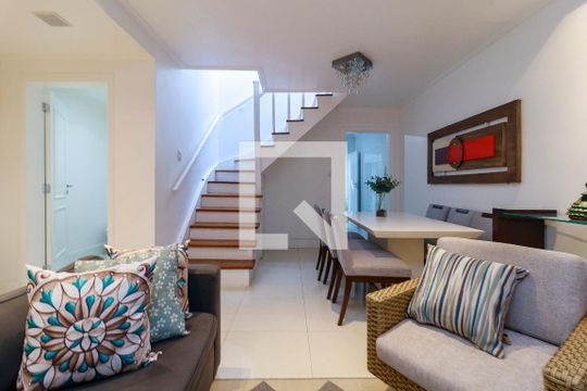 Sala de casa para alugar com 3 quartos, 150m² em Chácara Japonesa, São Paulo