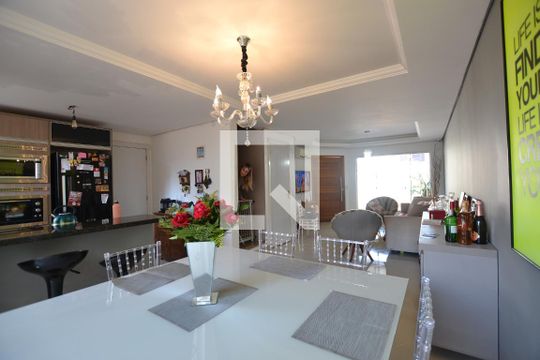 Casa à venda com 3 quartos, 300m² em Hípica, Porto Alegre