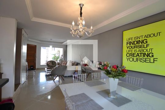 Sala de casa à venda com 3 quartos, 300m² em Hípica, Porto Alegre