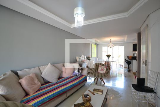 Sala de casa à venda com 3 quartos, 300m² em Hípica, Porto Alegre