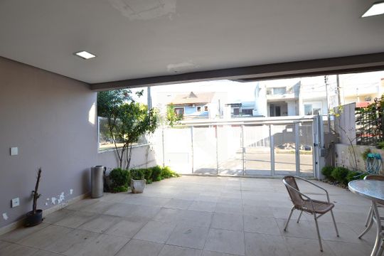 Garagem de casa à venda com 3 quartos, 300m² em Hípica, Porto Alegre