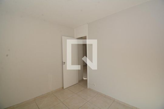 Quarto 2 de apartamento à venda com 3 quartos, 57m² em Cordovil, Rio de Janeiro