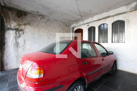 Garagem  de casa à venda com 3 quartos, 93m² em Vila Carmosina, São Paulo