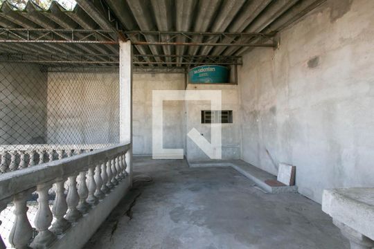 Quintal  de casa à venda com 3 quartos, 93m² em Vila Carmosina, São Paulo