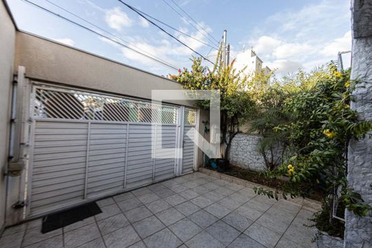 Garagem de casa à venda com 4 quartos, 200m² em Vila Claudia, São Paulo