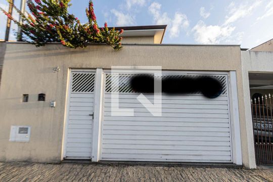 Fachada de casa à venda com 4 quartos, 200m² em Vila Claudia, São Paulo