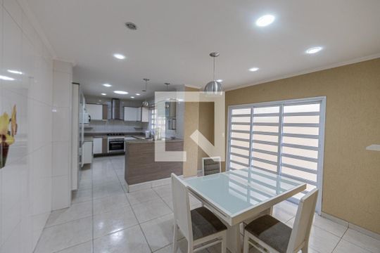 Cozinha de casa à venda com 4 quartos, 200m² em Vila Claudia, São Paulo