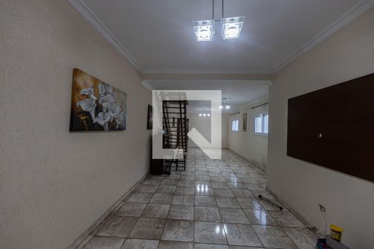 Casa à venda com 4 quartos, 200m² em Vila Claudia, São Paulo