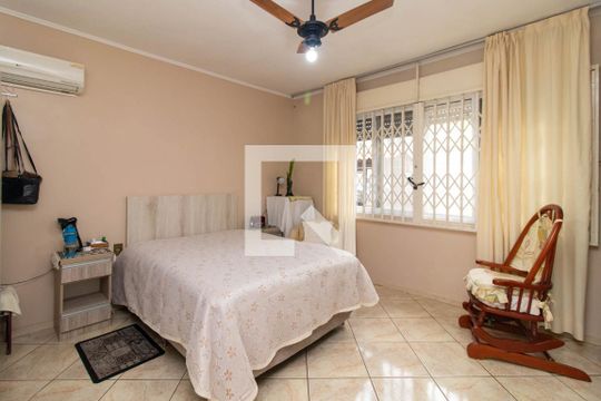 Quarto 1 de casa à venda com 3 quartos, 170m² em Medianeira, Porto Alegre