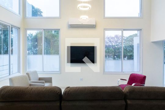 Sala de Estar de casa à venda com 3 quartos, 700m² em Jardim Franca, São Paulo