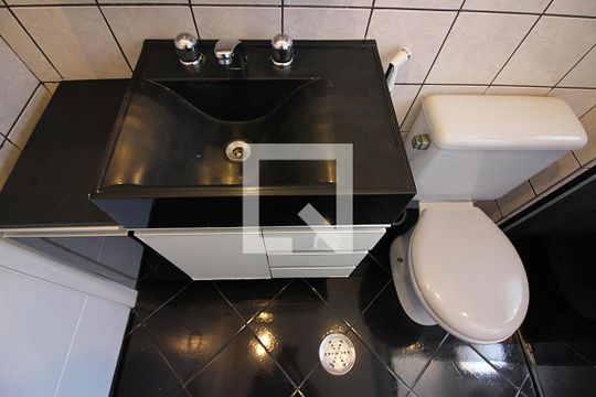 Banheiro Social de apartamento à venda com 2 quartos, 60m² em Vila Tupi, São Bernardo do Campo