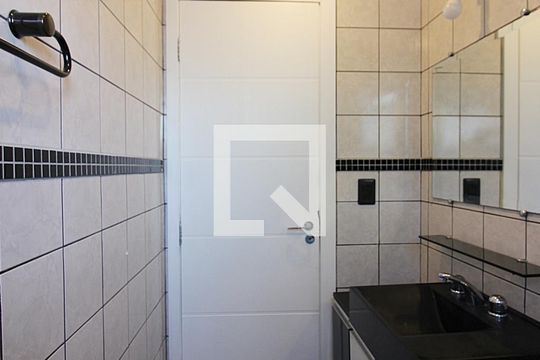 Banheiro Social de apartamento à venda com 2 quartos, 60m² em Vila Tupi, São Bernardo do Campo