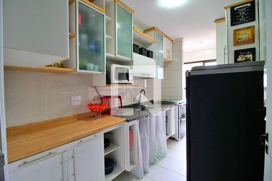 Cozinha de apartamento para alugar com 3 quartos, 80m² em Vila Apiai, Santo André