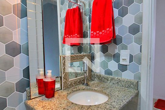 Banheiro de apartamento para alugar com 3 quartos, 80m² em Vila Apiai, Santo André