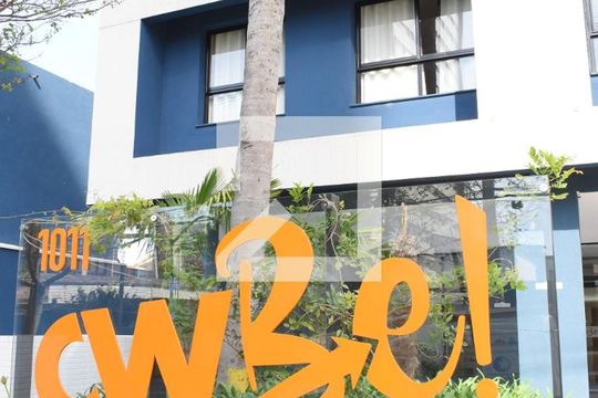 Fachada do condomínio de apartamento para alugar com 1 quarto, 19m² em Rebouças, Curitiba